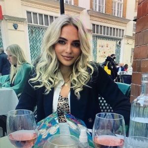 Meet your Posher, Elise